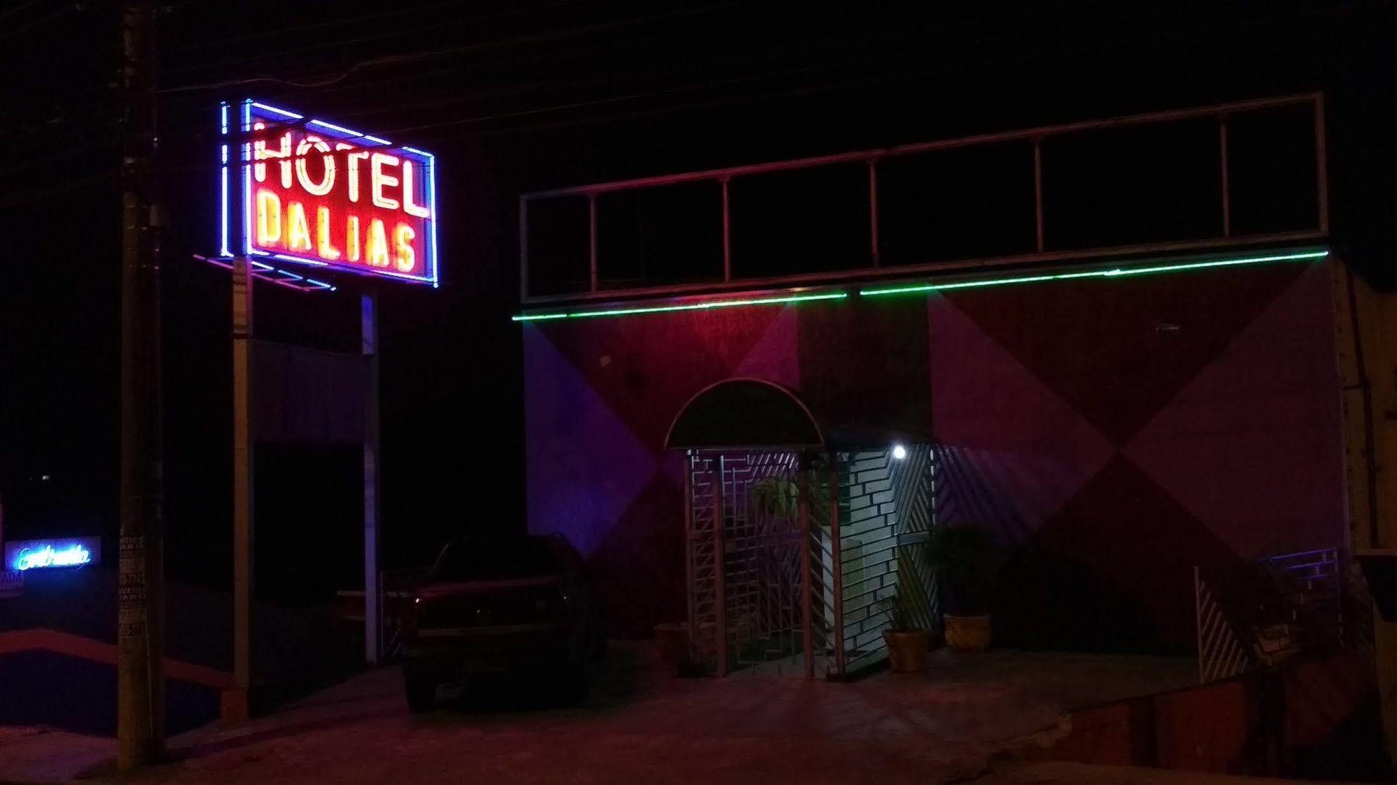 Hotel Dalias グアルーリョス エクステリア 写真